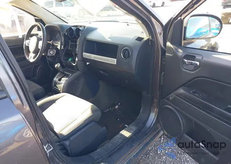 2017 Jeep Compass Sport 4X4 z USA, uszkodzony, nr VIN 1C4NJDBB9HD143154